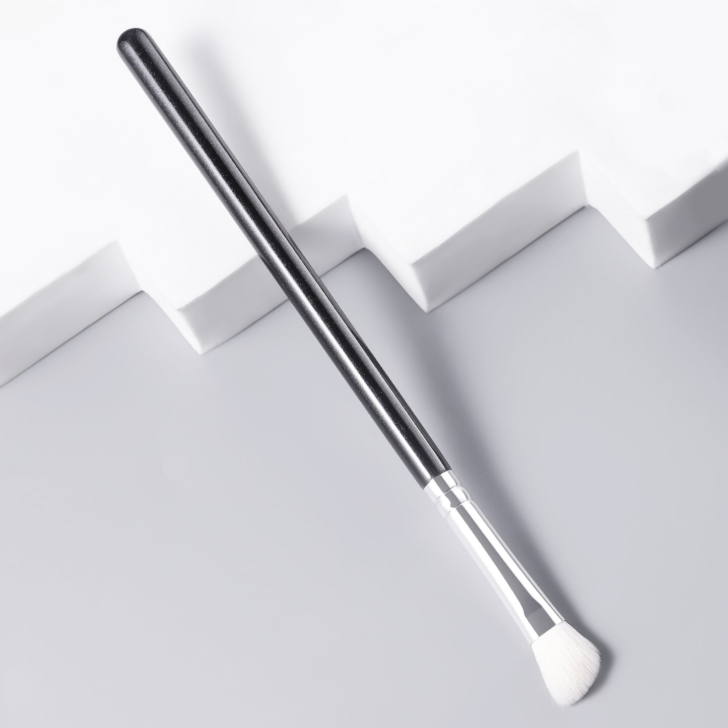 RONSHADOW Curved Smudge Brush Effortless Smoky Blend & Soft Definition