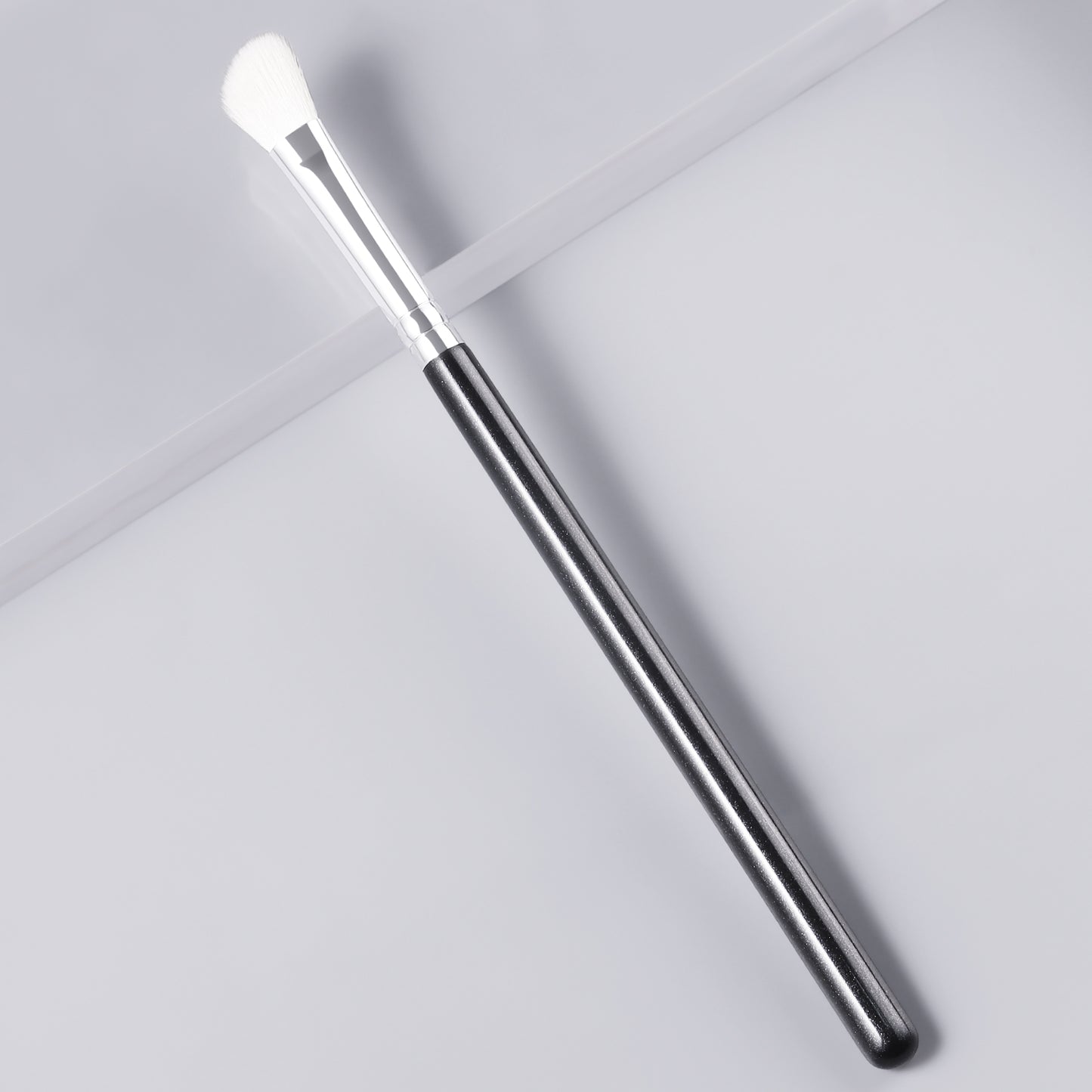 RONSHADOW Curved Smudge Brush Effortless Smoky Blend & Soft Definition